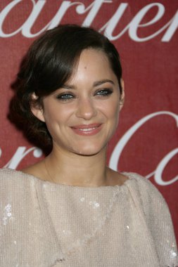 Marion Cotillard ünlü aktris. 