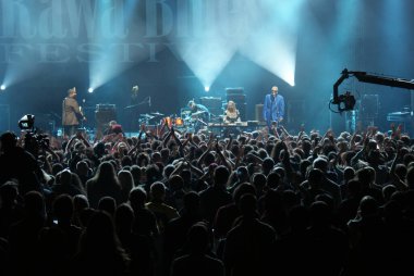 Rawa Blues Festivali - En büyük blues festivali kapalı mekanda. Uluslararası Blues festivalinin 29 'uncu baskısı. 10 Ekim 2009, Katowice, Polonya. Festivalin yıldızları: Eden Brent, Rod Piazza ve The Mighty Flyers, Eric Sardinas, Shakin Dudi