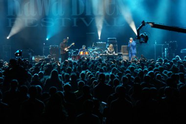 Rawa Blues Festivali - En büyük blues festivali kapalı mekanda. Uluslararası Blues festivalinin 29 'uncu baskısı. 10 Ekim 2009, Katowice, Polonya. Festivalin yıldızları: Eden Brent, Rod Piazza ve The Mighty Flyers, Eric Sardinas, Shakin Dudi