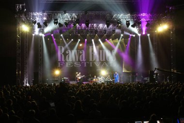 Rawa Blues Festivali - En büyük blues festivali kapalı mekanda. Uluslararası Blues festivalinin 29 'uncu baskısı. 10 Ekim 2009, Katowice, Polonya. Festivalin yıldızları: Eden Brent, Rod Piazza ve The Mighty Flyers, Eric Sardinas, Shakin Dudi