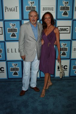 SANTA MONICA, CA - 23 Şubat 2008 'de aktör Dennis Hopper ve eşi Victoria Duffy, Santa Monica, Kaliforniya' da düzenlenen 2008 Film Independent 's Spirit Awards' a geldiler.