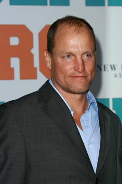 Woody Harrelson olay sırasında yakın plan portresi