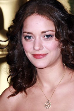 Marion Cotillard ünlü aktris. 