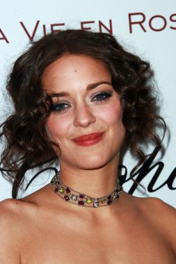 Marion Cotillard ünlü aktris.  