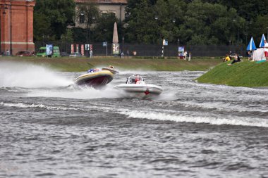 St. Petersburg 'daki yarışmada sürat teknesi.