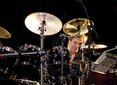 Roger Taylor sahnede. 