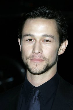 Joseph Gordon-Levitt arka planda ünlü