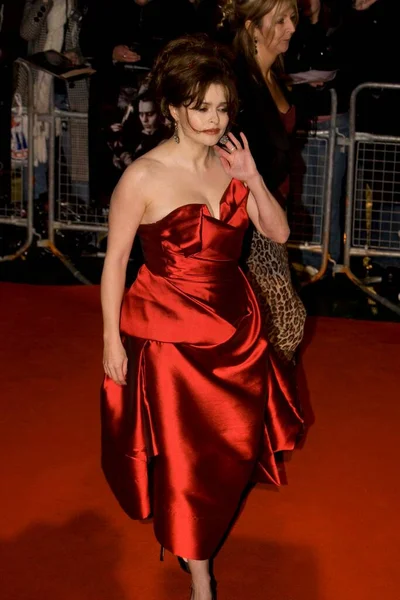 Helena Bonham Carter. 'Sweeney Todd' un Avrupa prömiyerine 10 Ocak 2008 'de Londra' daki Odeon Leicester Meydanı 'nda varış, Uk