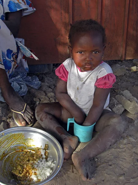 Bambino Gambiano Che Mangia Riso Gambia — Foto Stock