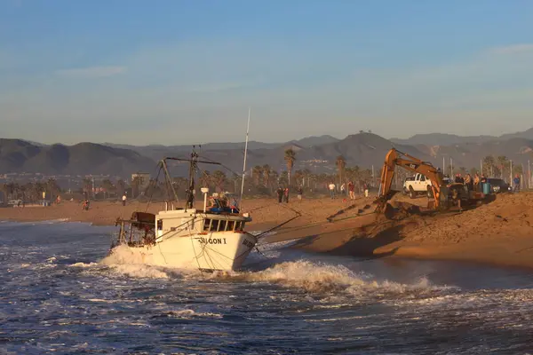 Rescate Barcos Pesca Costa Del Mar — Foto de Stock