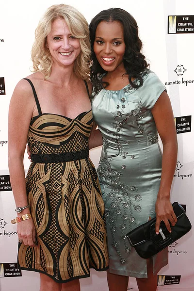 Nanette Lepore, Kerry Washington, 16 Haziran 2008 'de Los Angeles, Kaliforniya' da Melrose Bulvarı 'ndaki yeni Nanette Lepore butiği Yaratıcı Koalisyon Moda Oy Etkinliği' nde..