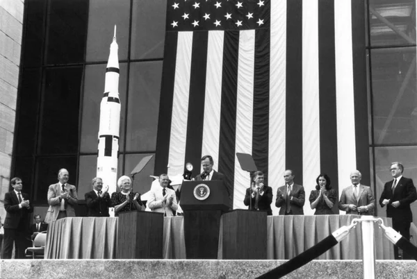 Presidente George Bush Gli Astronauti Apollo — Foto Stock