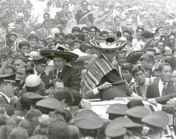 Apollo Astronauts Swarmed Thousands Mexico City Parade — Stock Photo, Image