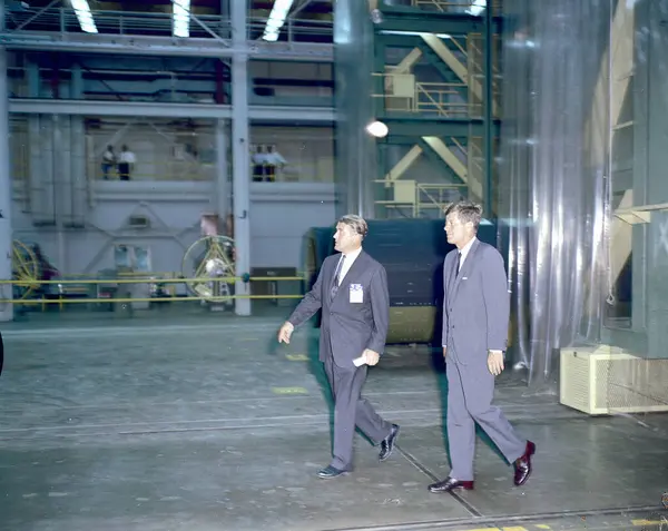President Kennedy Tours Marshall Von Braun — Stock Photo, Image