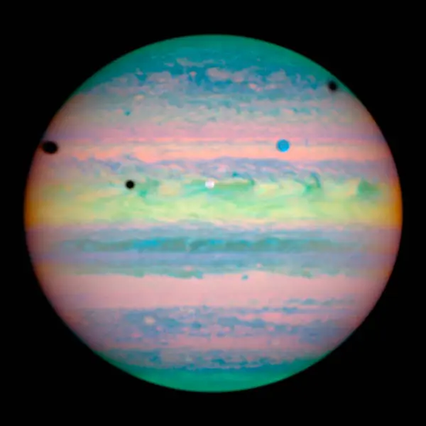 Jupiter Drievoudige Verduistering Donkere Achtergrond — Stockfoto