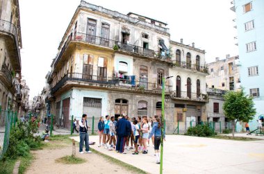 Havana Küba sokaklarında yaşayan insanlar