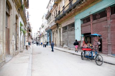 Havana 'nın eski şehir caddesi manzarası, Küba