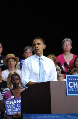 Barack Obama 2008 Nissan Pavilion 'da miting düzenledi