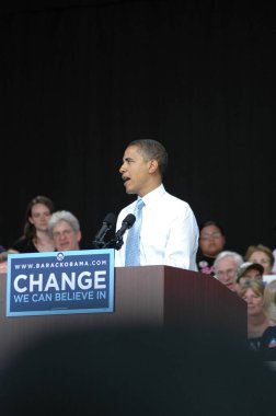 Barack Obama 2008 Nissan Pavilion 'da miting düzenledi