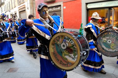 Şehirde geleneksel karnaval festivali         