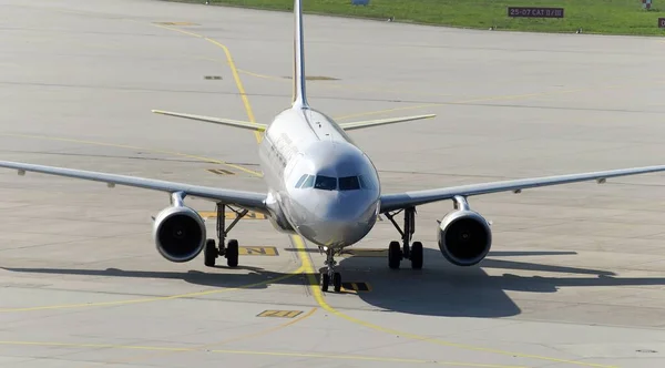 Verkehrsflugzeug Flugzeug Und Flughafenthema — Stockfoto