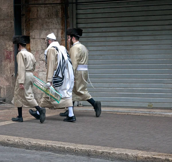 Religious Hassidic Jews Dressed Holiday Succot — Stock Photo, Image