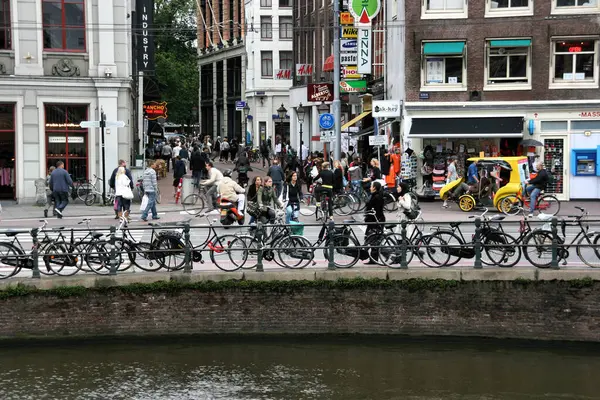 Gedrängte Straße Amsterdam — Stockfoto