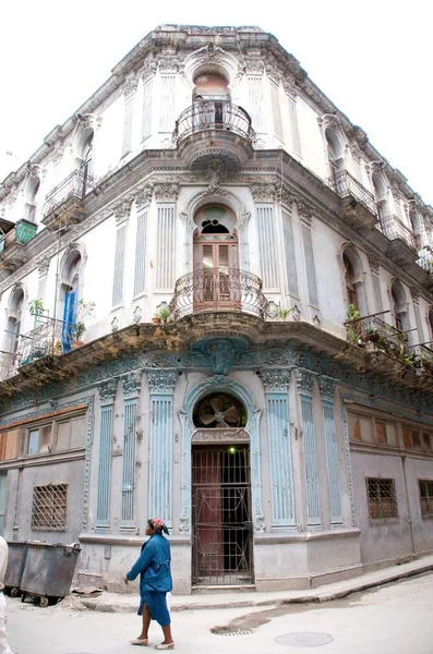 キューバのハバナの古い建築の風光明媚なショット — ストック写真