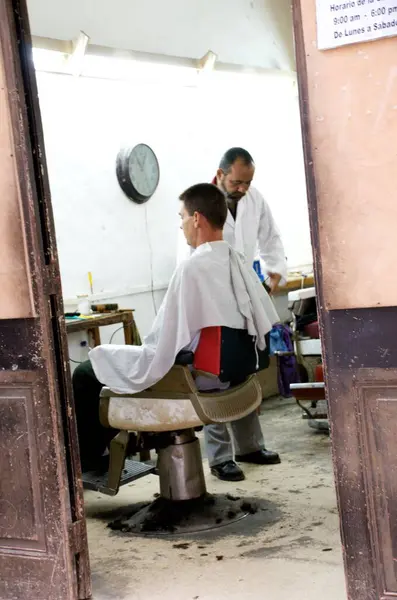 Male Hairdresser Cuts Hair Barbershop — Stock Photo, Image