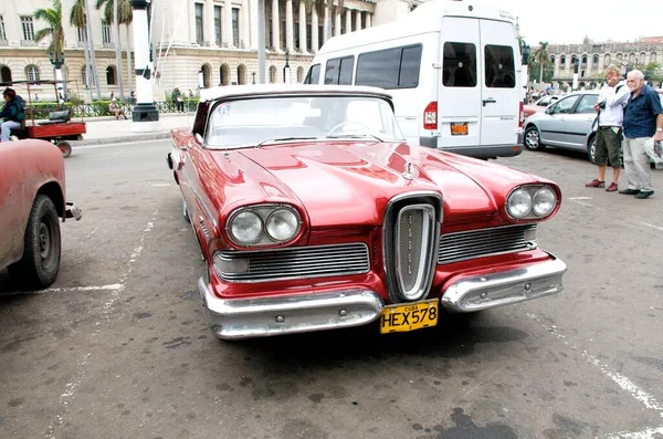 Gyönyörű Retro Jármű Havannában Kubában — Stock Fotó
