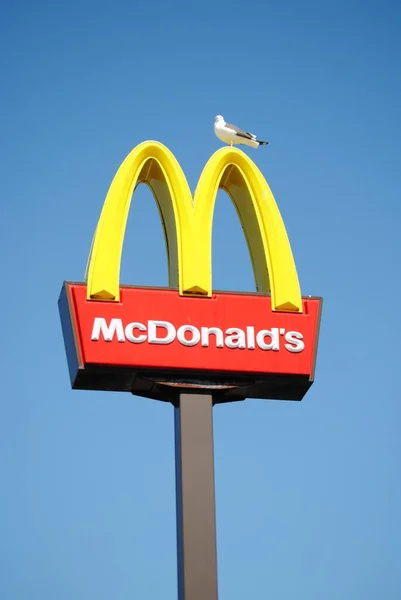 Mcdonald Logo Fast Food Store — Stock Photo, Image