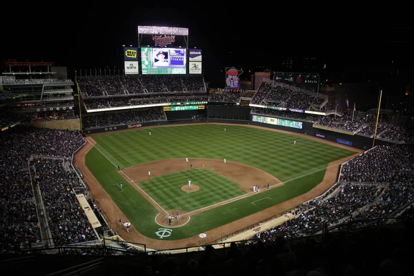 Target Field Minnesota Twins Игра Бейсбол — стоковое фото