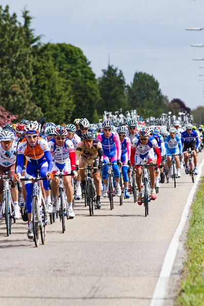 Διαγωνιζόμενοι Και Ακόλουθες Ομάδες Στο Giro Ditalia — Φωτογραφία Αρχείου