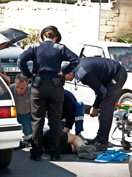 在街上受伤的骑单车者 — 图库照片