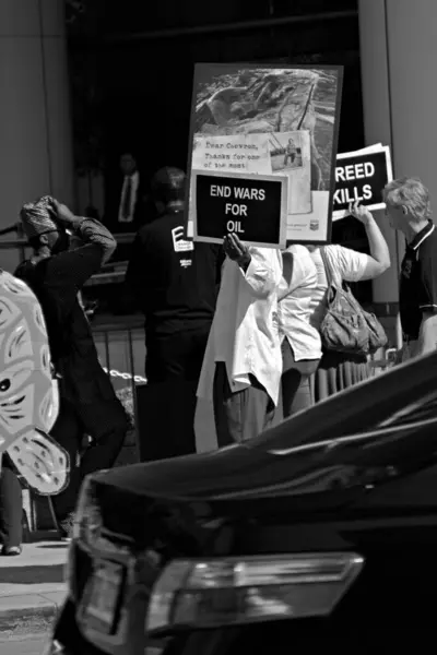 Протест Комитета Борьбе Тропическими Лесами Штаб Квартире Chevron — стоковое фото