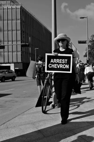 Протест Комитета Борьбе Тропическими Лесами Штаб Квартире Chevron — стоковое фото
