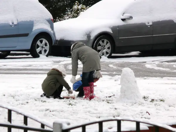 Children Building Snowman Winter — Stock Photo, Image