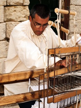 Geleneksel Ortaçağ halı dokuması