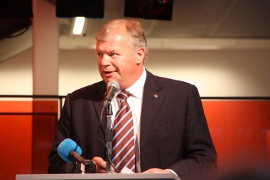 Devlet Bakanı Bjarne Hkon Hanssen, Sağlık ve Sağlık Bakanlığı Radyum Hastanesi 'nin yeni bilim binasının açılışını yapıyor..