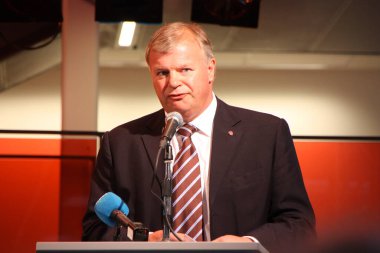 Devlet Bakanı Bjarne Hkon Hanssen, Sağlık ve Sağlık Bakanlığı Radyum Hastanesi 'nin yeni bilim binasının açılışını yapıyor..