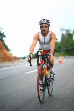 FLORIANOPOLIS - SANTA CATARINA, BRAZIL, 31 Mayıs 2009 'da Florianopolis - Santa Catarina - Brezilya' da düzenlenen Ironman triatlon yarışında kimliği belirsiz bir yarışmacı yarıştı..