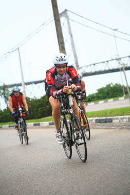 FLORIANOPOLIS - SANTA CATARINA, BRAZIL, 31 Mayıs 2009 'da Florianopolis - Santa Catarina - Brezilya' da düzenlenen Ironman triatlon yarışında kimliği belirsiz yarışçılar yarıştı.