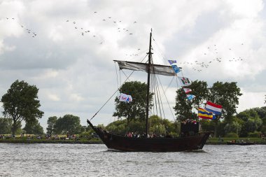 Yelkenli Amsterdam 2010 'un Gün Saati - Yelkenli Geçidi