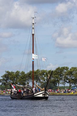 Yelkenli Amsterdam 2010 'un Gün Saati - Yelkenli Geçidi