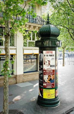 Parsi, Fransa 'da reklam sütunları 