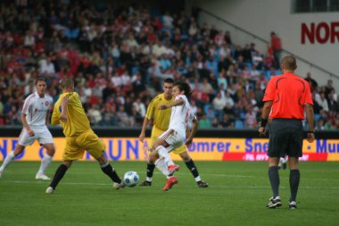 Aalborg BK (beyaz), UEFA Avrupa Ligi karşılaşmasında FK Slavija Sarajevo 'nun evinde bir araya geldi. Sonuç 0-0 'dı, ki bu da ev sahibi seyirciler için bir hayal kırıklığıydı..
