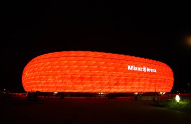 Münih 'teki Allianz Arena' nın renkli aydınlanması