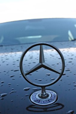 Mercedes Star Rozet yakın çekim görüntüsü