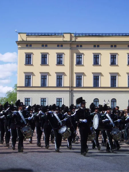 Sua Majestade Guarda Rei Frente Castelo Oslo — Fotografia de Stock