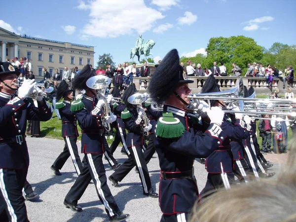 Sua Majestade Guarda Rei Frente Castelo Oslo — Fotografia de Stock